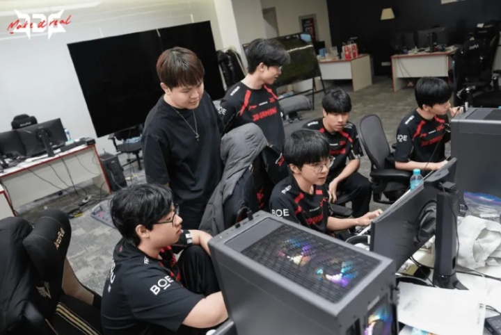 战胜EDG后，JDG众选手发文：继续加油，我们西安见