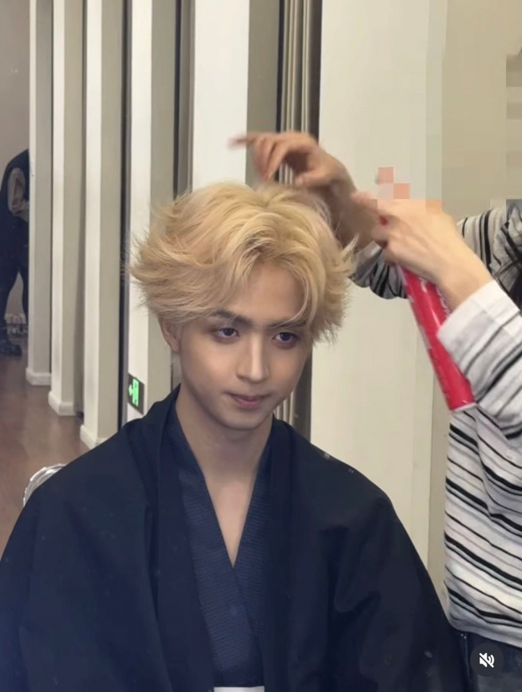 Hanssama分享自己的新造型