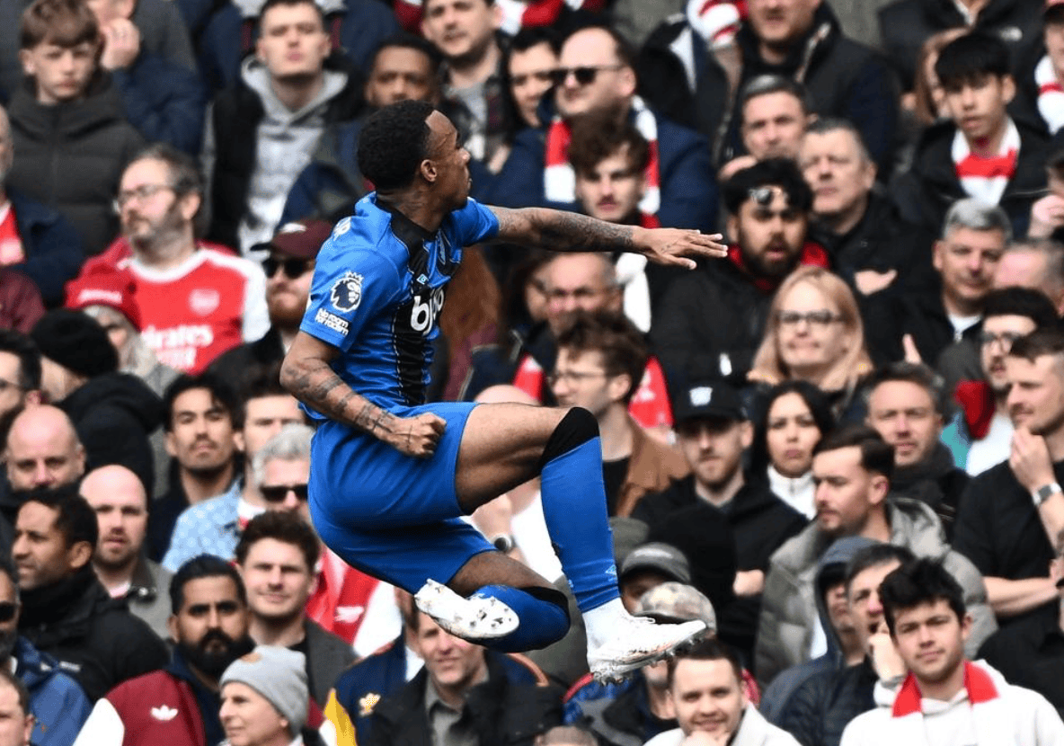 爆大冷！1-2！英超领头羊轰然倒下，主场沦陷，阿尔特塔不敢相信