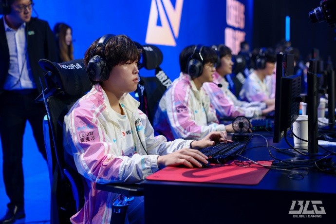 BLG发布战胜WBG赛场返图：延续胜利